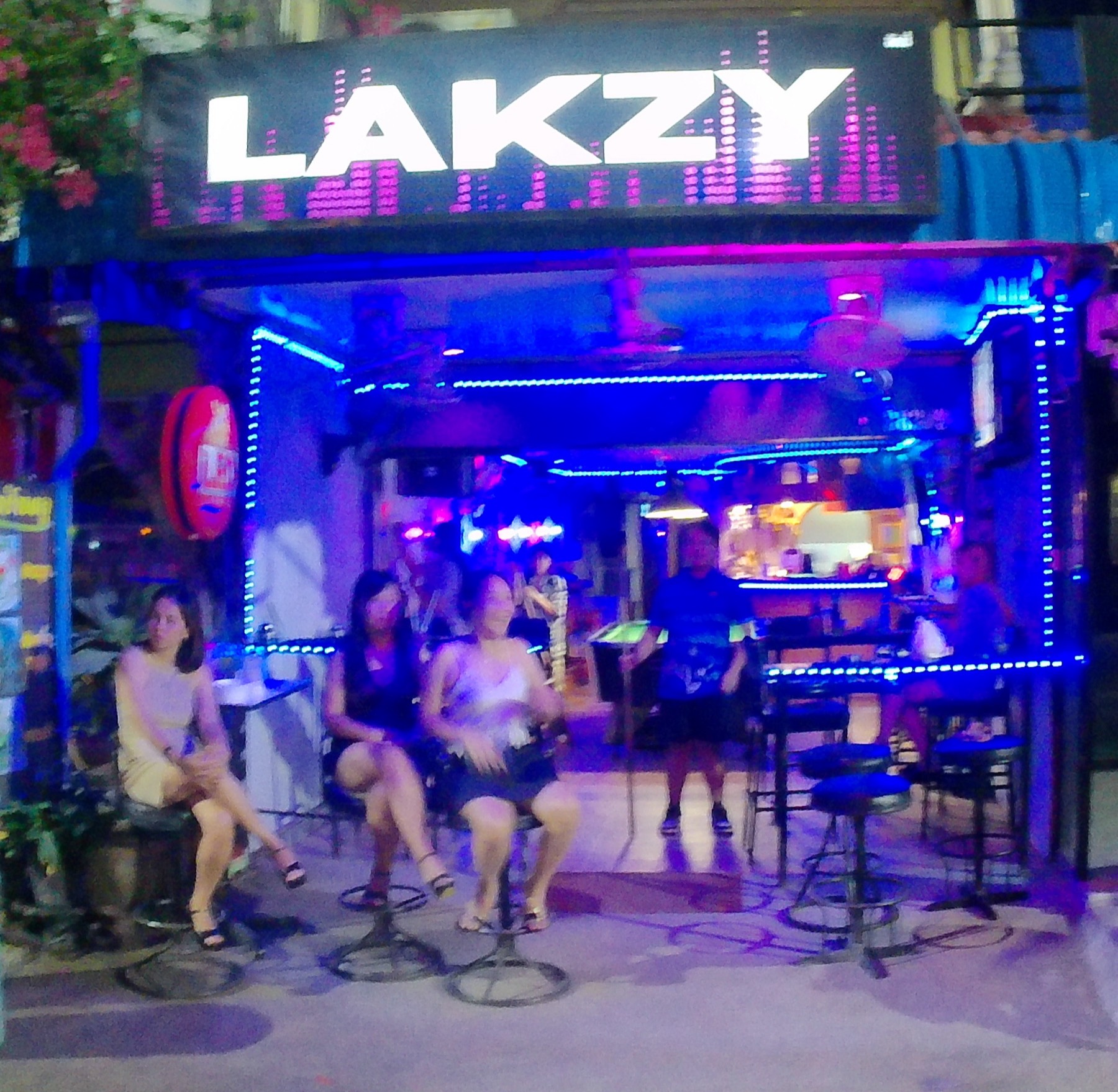 LAKZY BAR